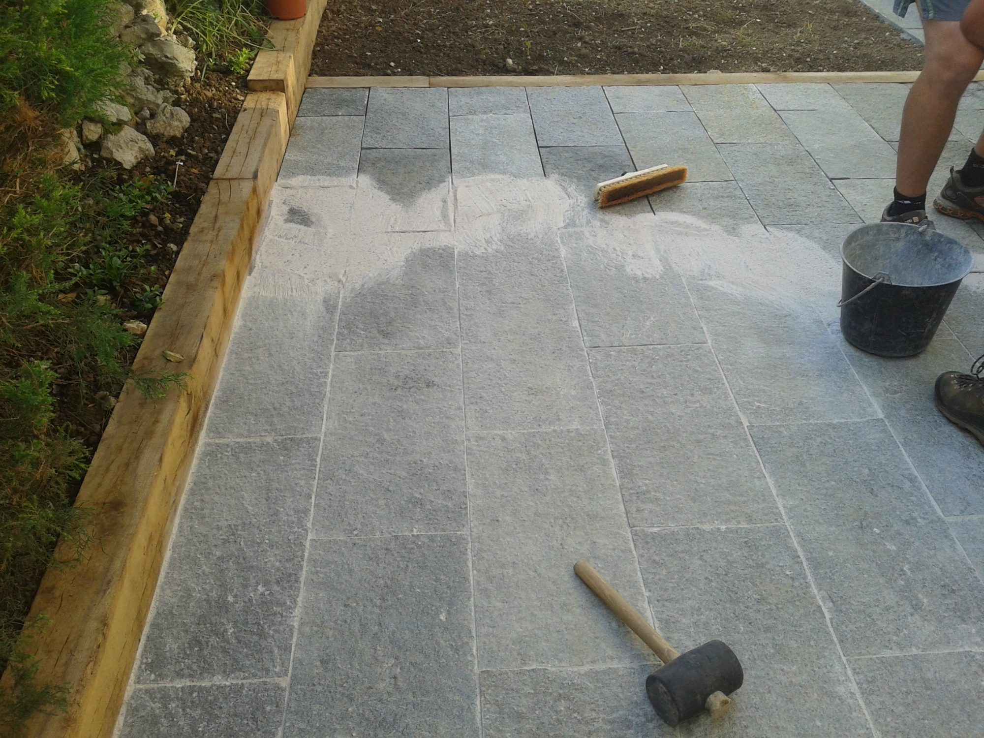 2013 ROCHETTE Terrasse Dalle Luzerne1.jpg