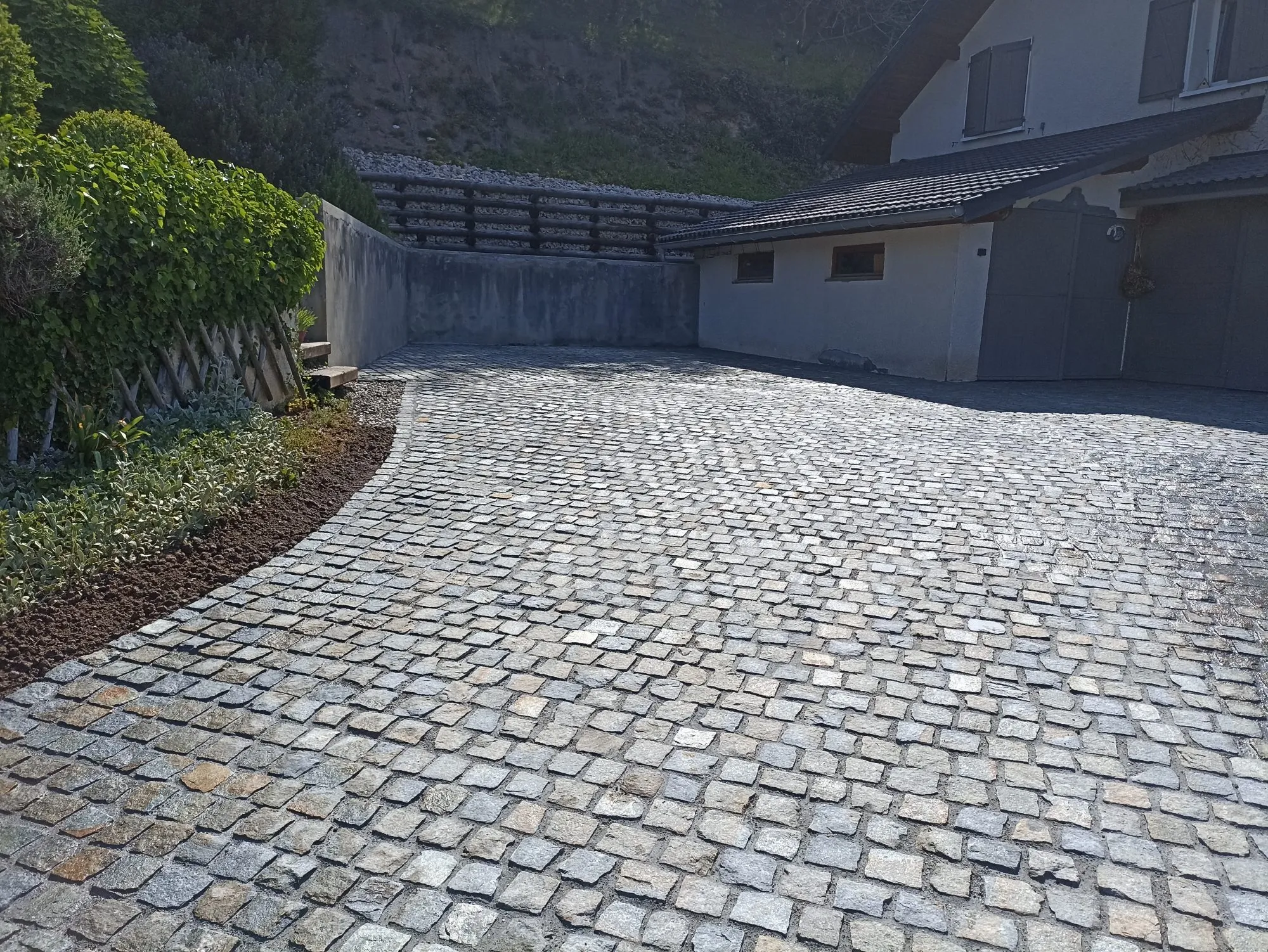 Image for Réalisation d&rsquo;une cour à Challes-les-eaux